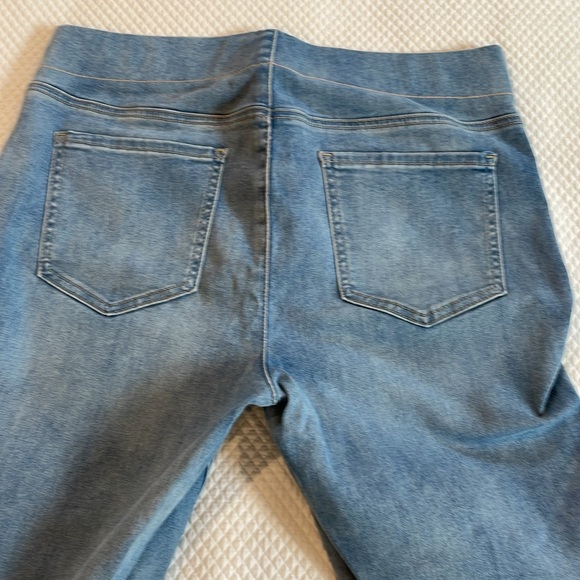 NYDJ sculpt-her jegggings. Ankle length. Light color. Size M. - Picture 4 of 9